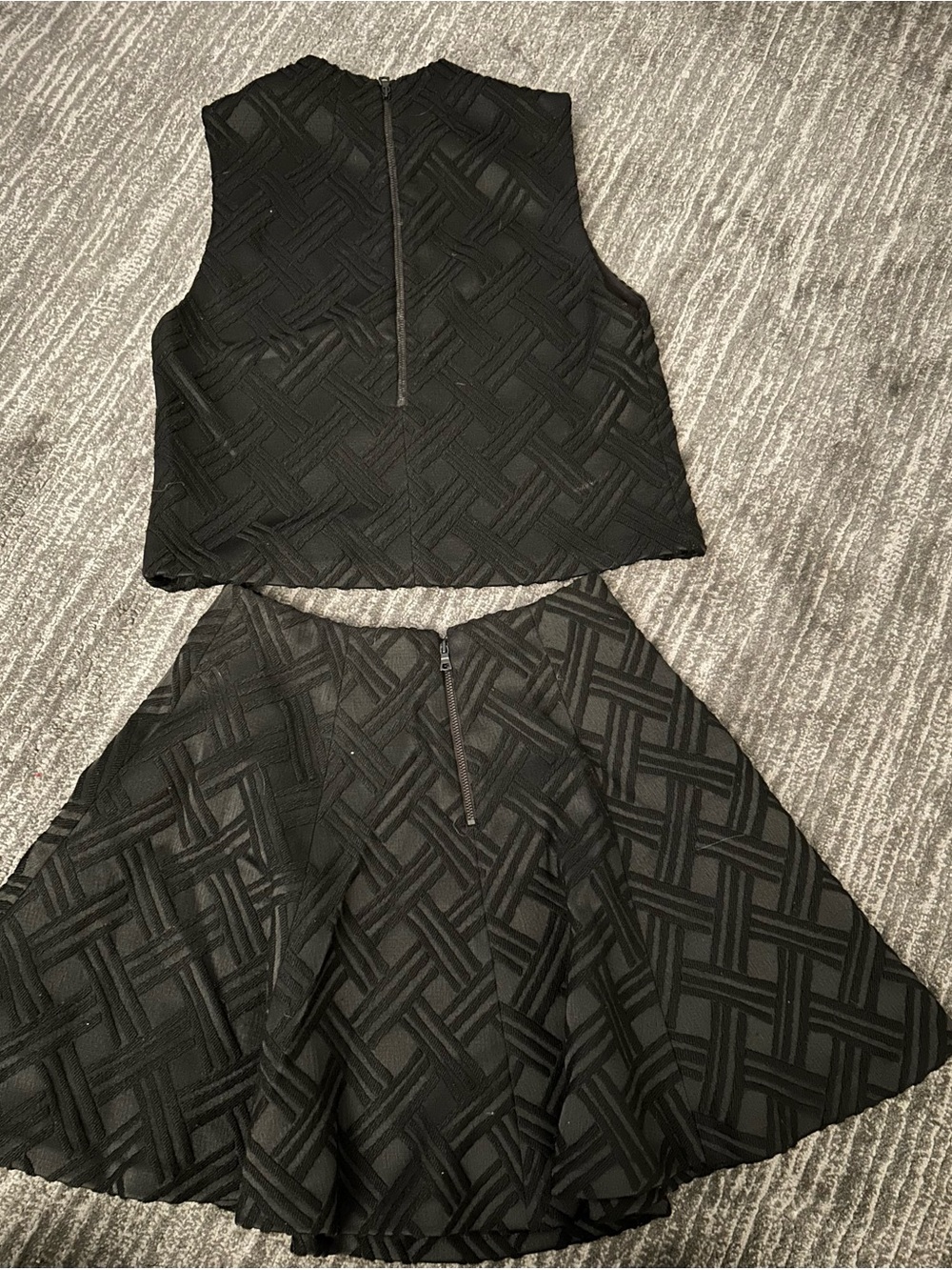 Alice + Olivia textured geometric SKIRT SET - Picture 10 of 12